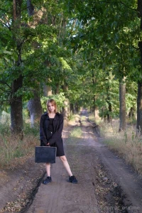A photo shoot in the forest is a great idea that provides many
