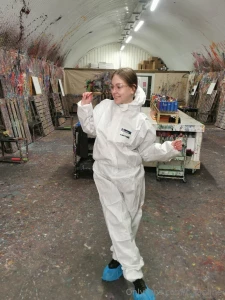 Fooling around and painting walls with paint in a chaotic way may seem