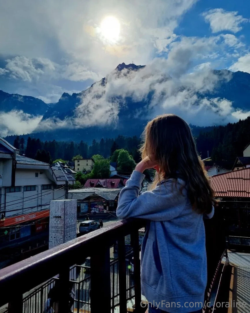 A beautiful sky with rays of sunshine is a natural show that can evoke 