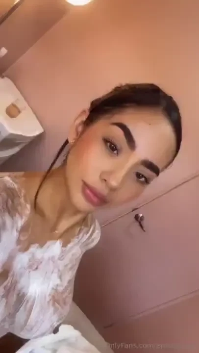 Oh ooh i need a little help can you do it for me 