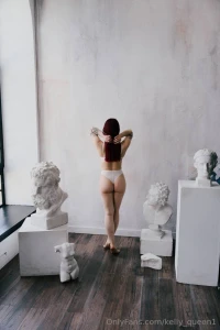 I look good among the artworks don t i