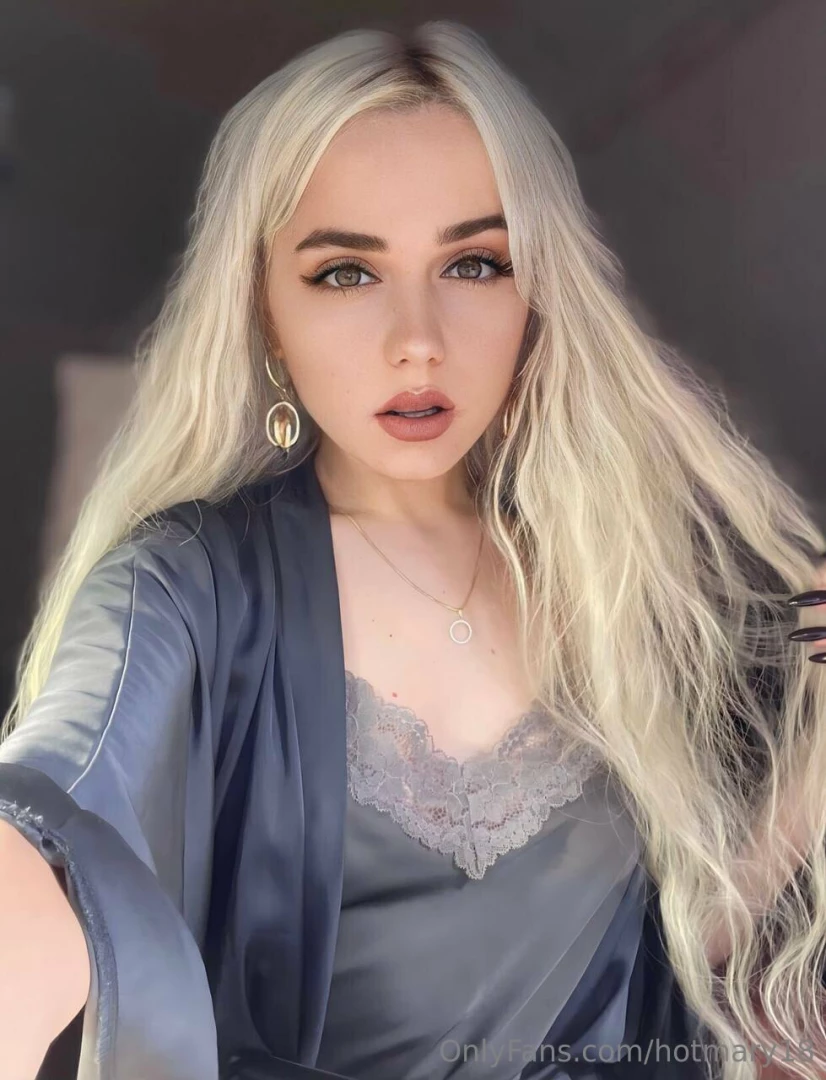 This fireofurloins_lana beauty loves to masturbate on camera and in part 18 