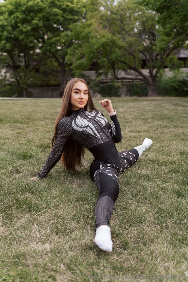 Ever dreamed of being with a girl with fantastic flexibility 