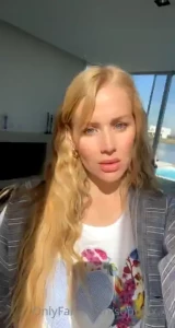 In this mesmerizing video the warm sun rays delicately touch my face