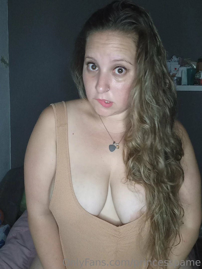 Hello darling i leave here a little gift for the first one to leave a 