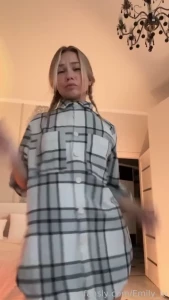 Your hot emily_lu do you like it when girls hide their beautiful