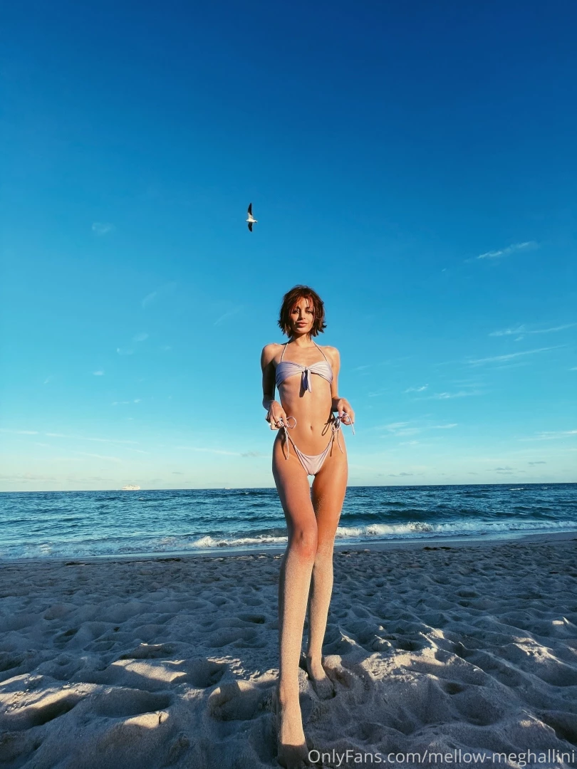 Summer vibes with sandy long legs 