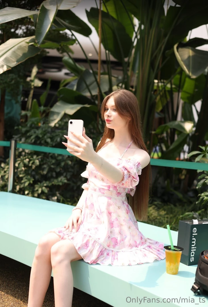 Took a few shots and realized - i love taking selfies the camera 