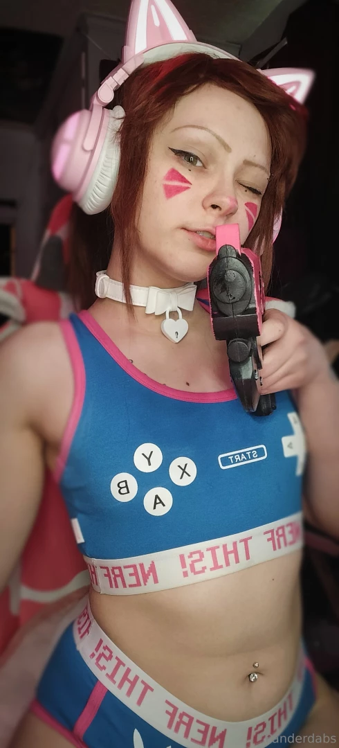 Dva is a naughty girl she plays with herself while playing overwatch 2 