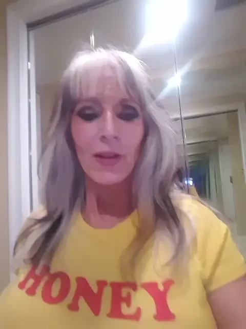 A clip 4 u just returned from having a diet hamburger and fries not 