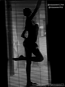 Sexiest pose contest round 1 5 10 extra votes 10 25 extra votes up to part 2