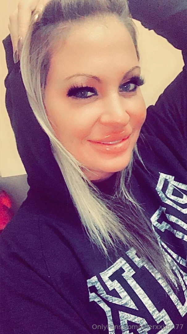 Dick sucking lips go say hi she s free onlyfans com kennedinicolexoxo 
