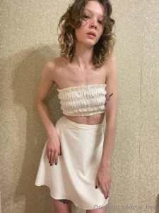 Which color suits me better just white or white with black p s i