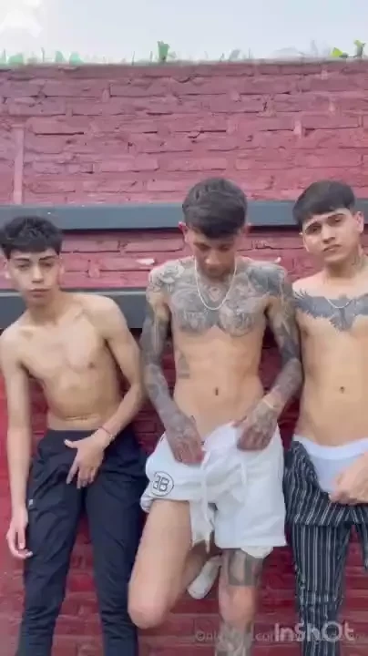We touched each other outdoors to play for a while tipiame 5 y te 