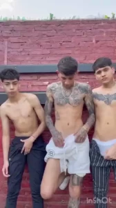 We touched each other outdoors to play for a while tipiame 5 y te