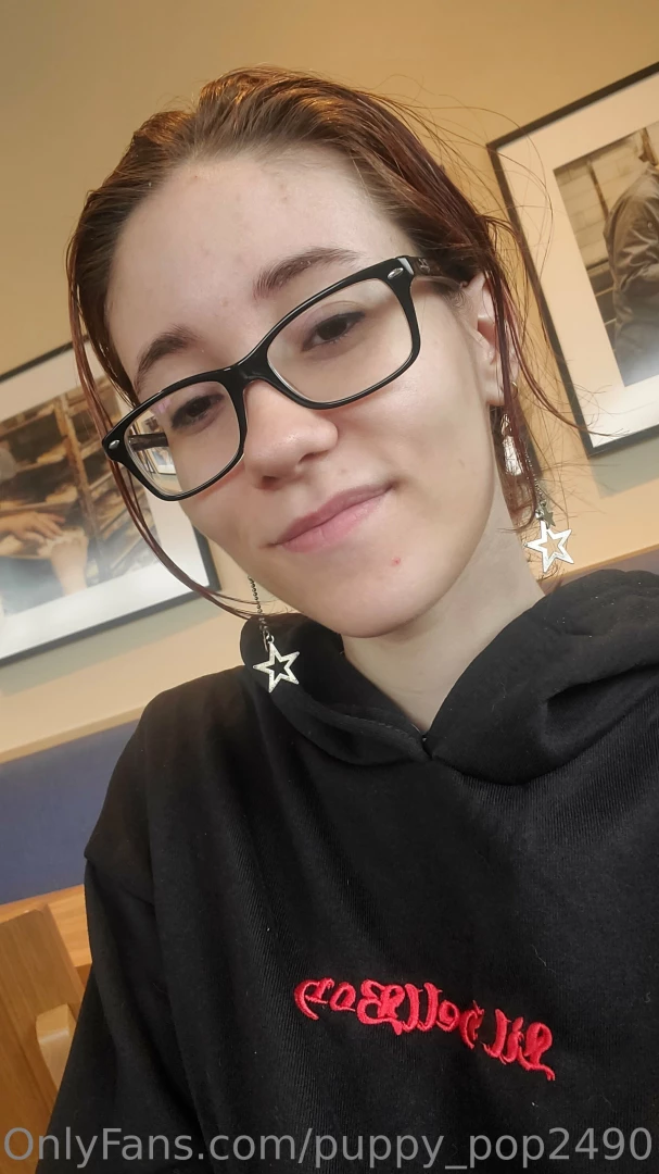 Which selfie is cuter 