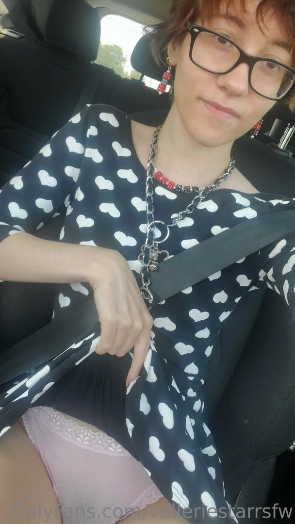 Finger me in the car 