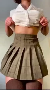 Felt like giving you a peek xx some extra pics in your dms if you want