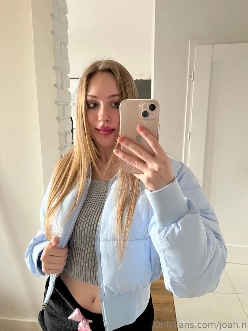 I decided to go for a little walk i like to walk around the city alone 