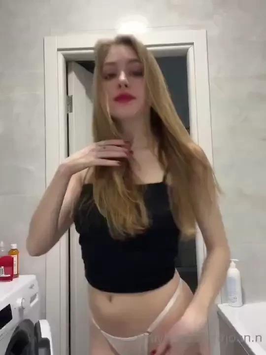 Dm me i am in a very naughty mood today 