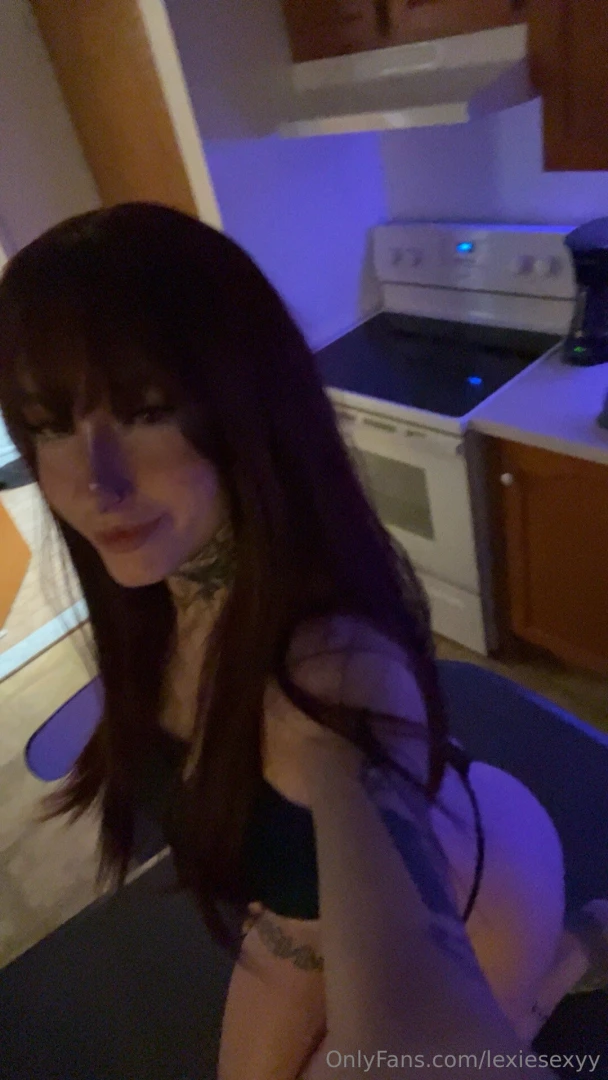 Please slap my ass if you like this post i m going too show you 