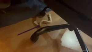 Nouvelle vid os de moi qui suce mon coloc sur sa chaise j en ai mis