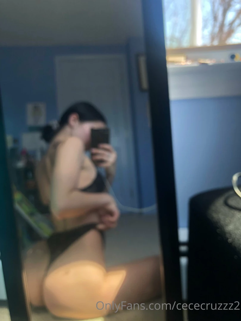 Really wanna do some girl on girl content 