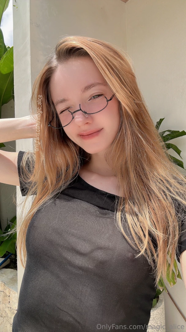 1 or 2 can t decide which one looks better lol 