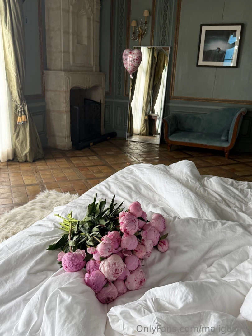 Love flowers and balloons 