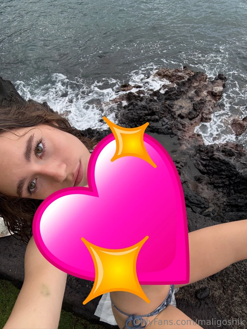 Miss hawaii just wet top all day kinda days 