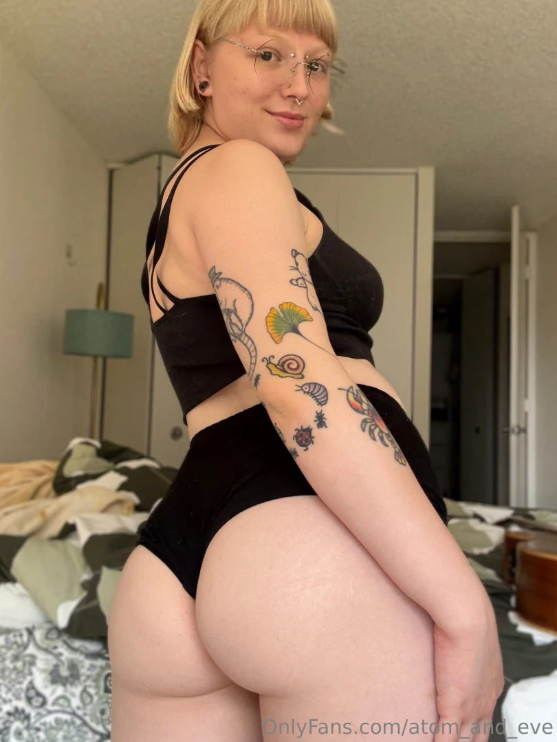 A little bit of booty can always make a day a little bit better 