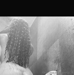 The water is already very cold who warms me up