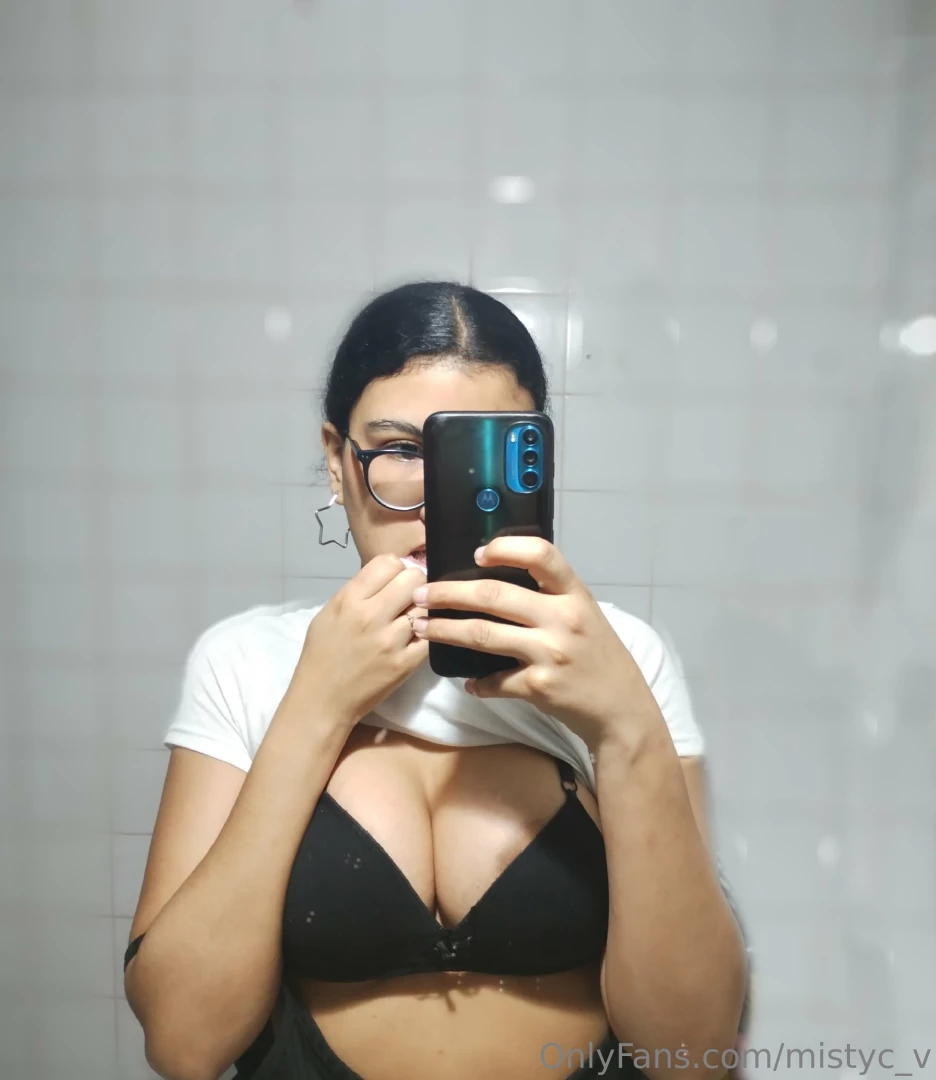 I think the bra is too tight on me do you want to take it off 