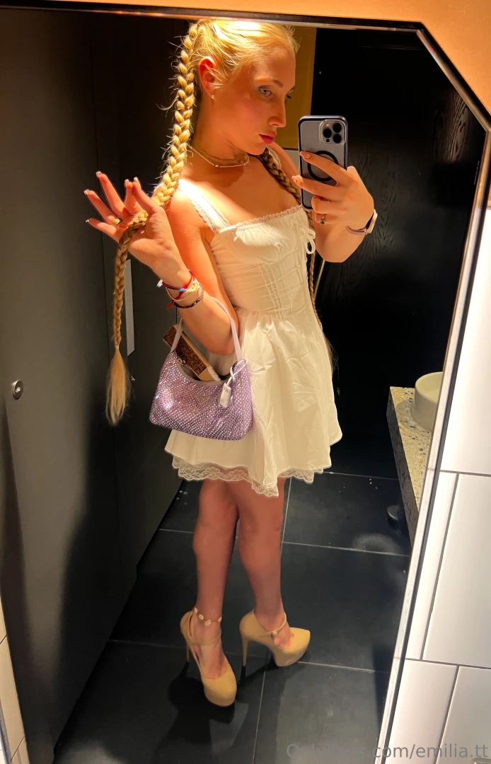 I love to braid my hair it s the perfect hairstyle for me do you like 