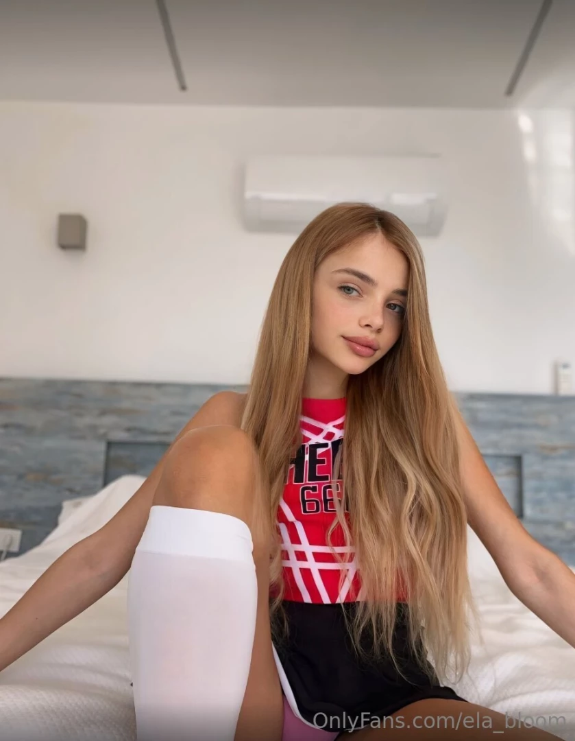 Bammmbi this 18 year old girl entered the first year her tender pussy part 323 