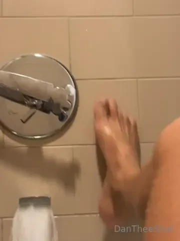 Who s coming to rub my feet 