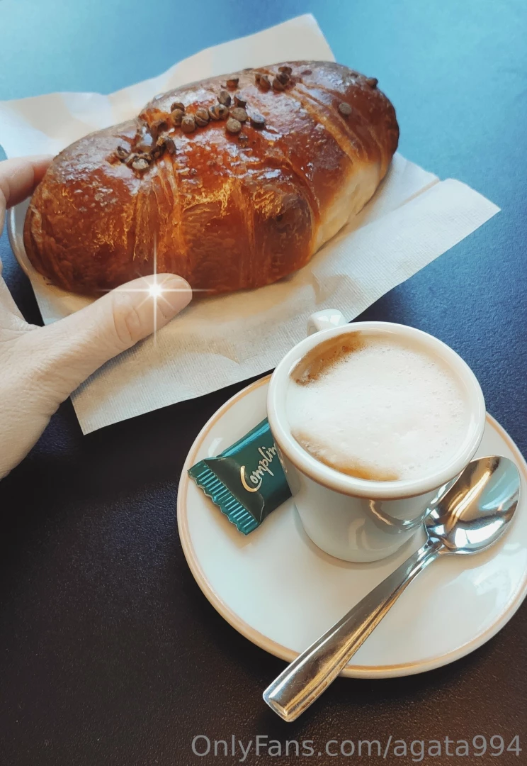 Buongiornissimo chi mi offre la colazione e mi coccola 