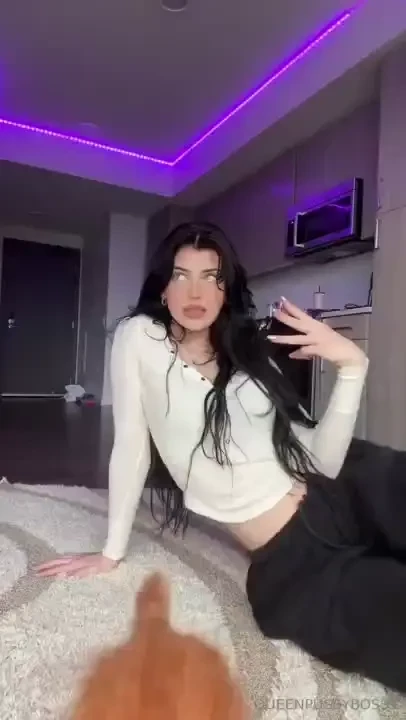 Hang with me and my kitty 