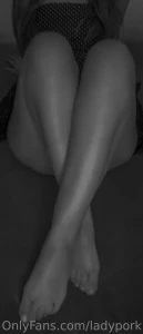 Che faccio apro le gambine tippa e ti mando una sorpresa in privato