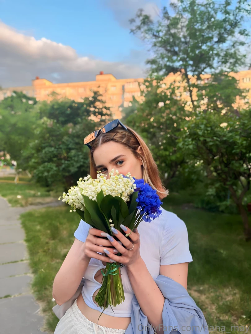 Even a simple lily of the field can make any girl happy 