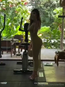 This dress looks so amazing part 1