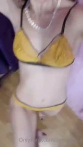 Laukiu vasaros hmm ir saul s pasipuo usi naujais apatiniais aiiiii kad