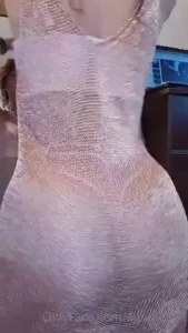 I bu iuoti ir liesti ir tepti aliejais ir esencijomis ir lai yti arba