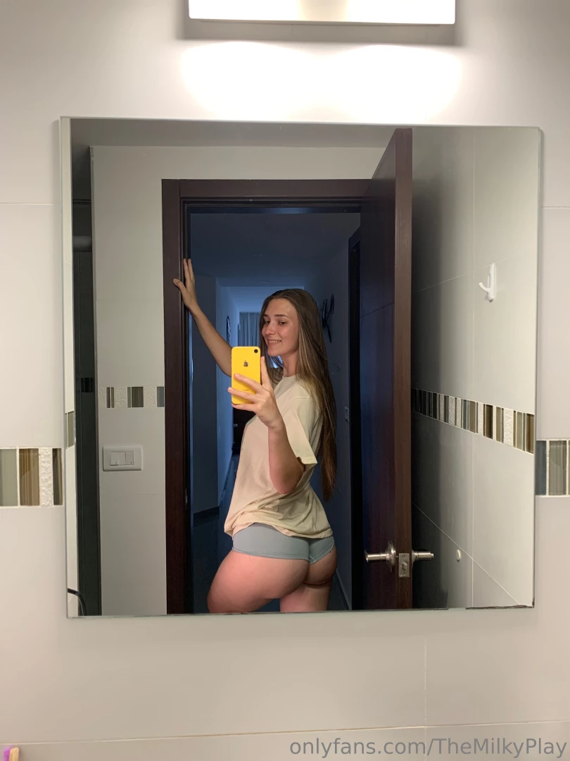 Hey 3 i edit videos i learn how to draw on a graphic tablet i do 