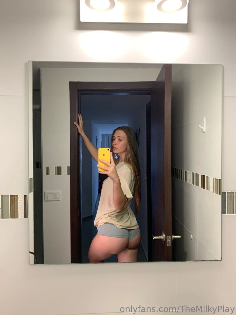 Hey 3 i edit videos i learn how to draw on a graphic tablet i do part 1 