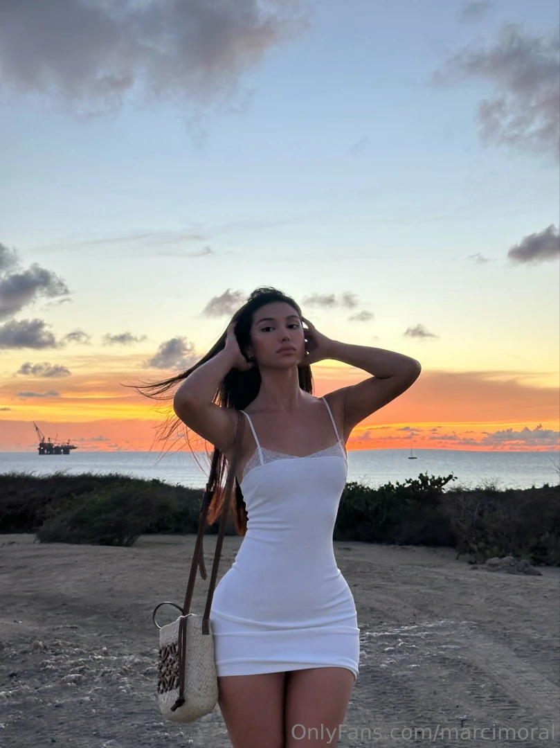 Love sunsets and looking cute 