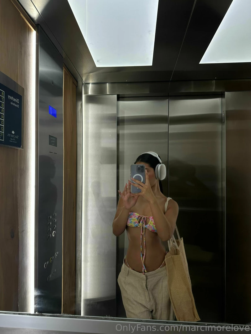 Mirror pic on the lift 