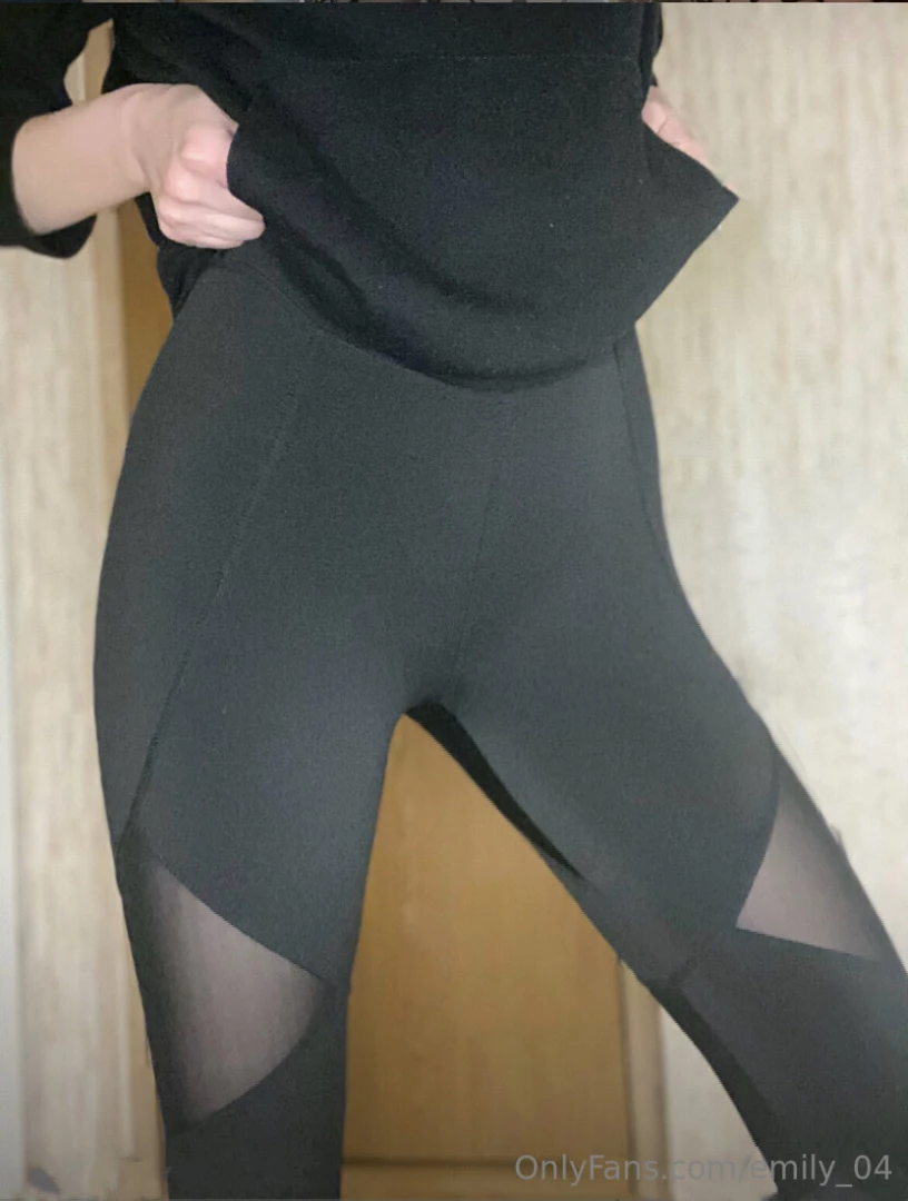 Do you like girls in tight leggings 