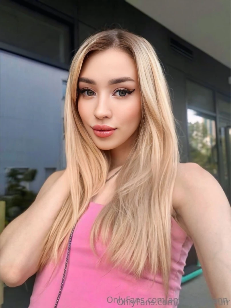 Huge natural tits soft lips and a mouth that lives for blowjob porn part 6 