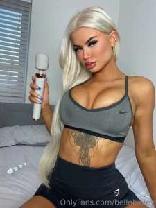 Stripping off my new gym gear time to workout this tight pussy